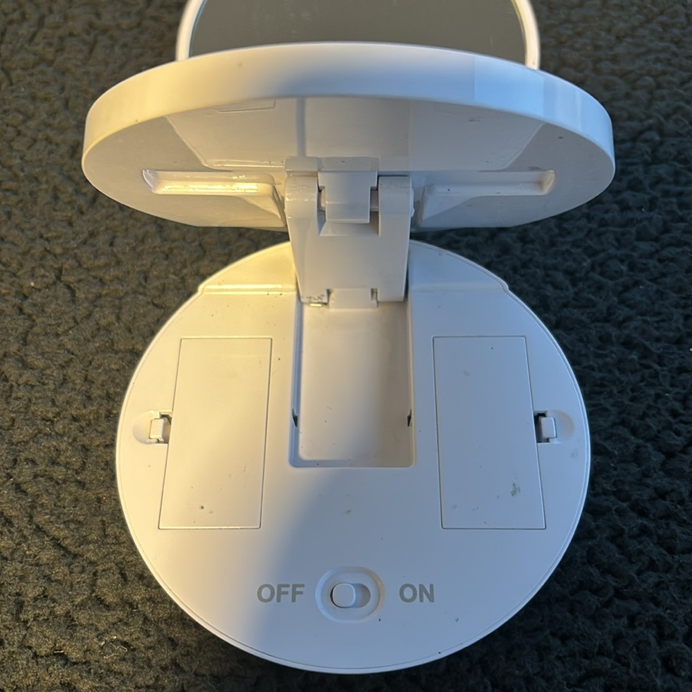 GloTech Compact Mirror - Picture 4 of 5